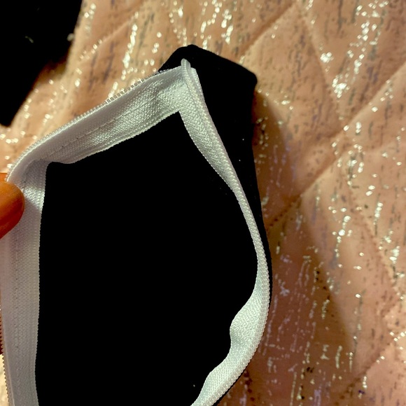 Medium size makeup bag/ with blackpink written on it (k-pop) group - Picture 4 of 4